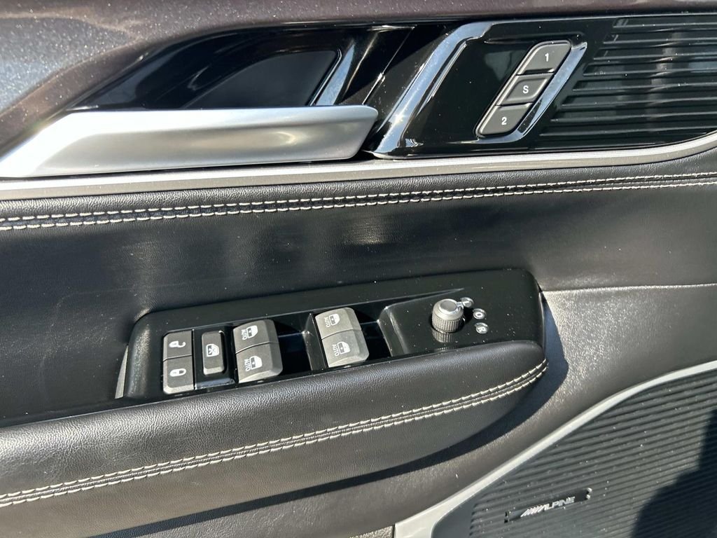 Used 2024 Silver Jeep Base image 29