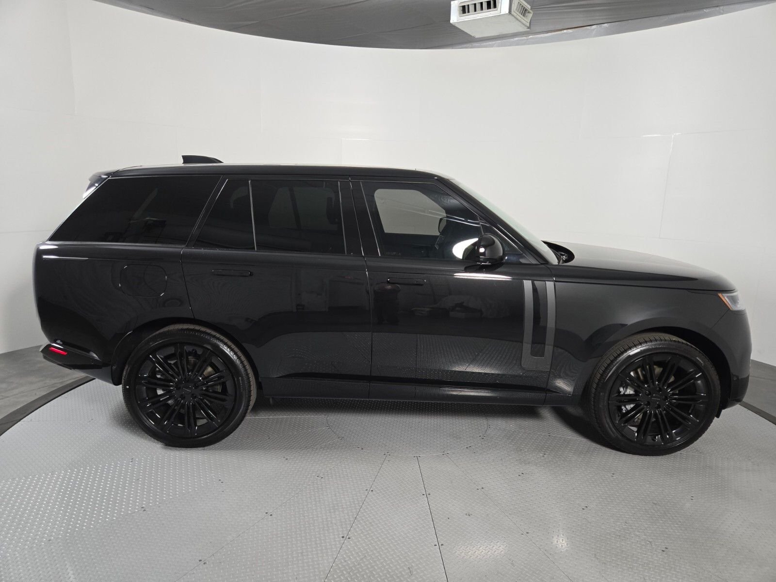 New 2026 Santorini Black Land Rover SE image 6