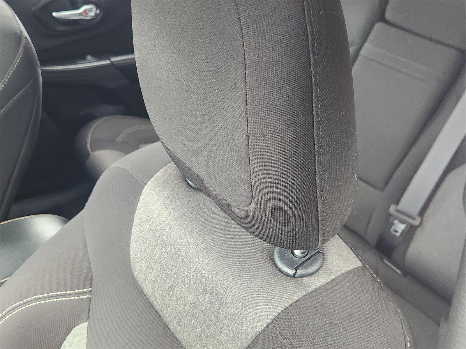 Used 2015 Bright White Clearcoat Jeep Sport image 24