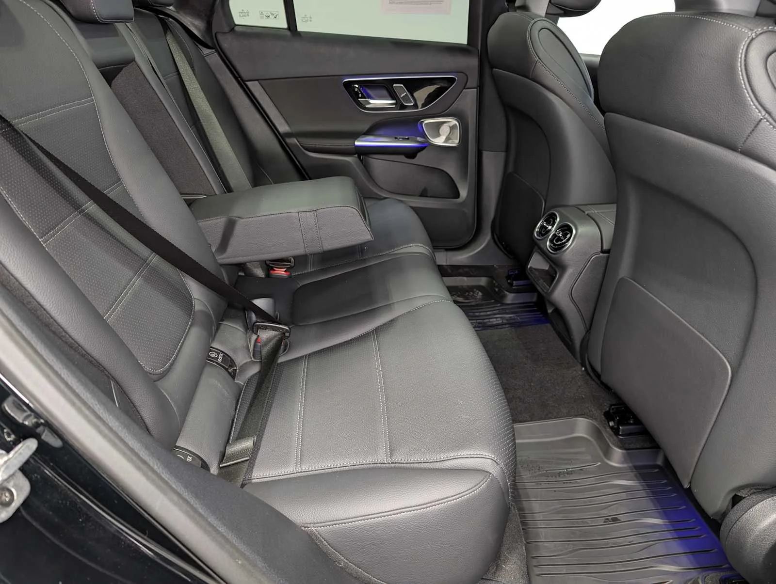Used 2026 Black Mercedes-Benz GLC 300 image 36
