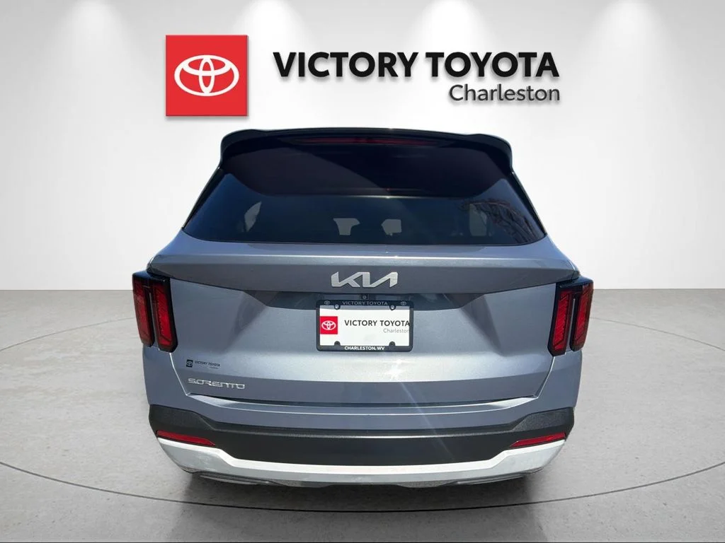 Used 2024 Silver Kia LX image 4