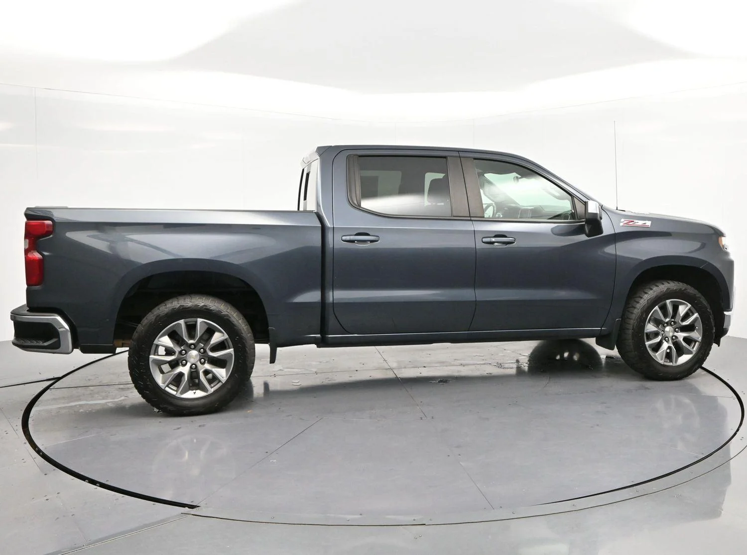 Used 2021 Shadow Gray Metallic Chevrolet LT image 8