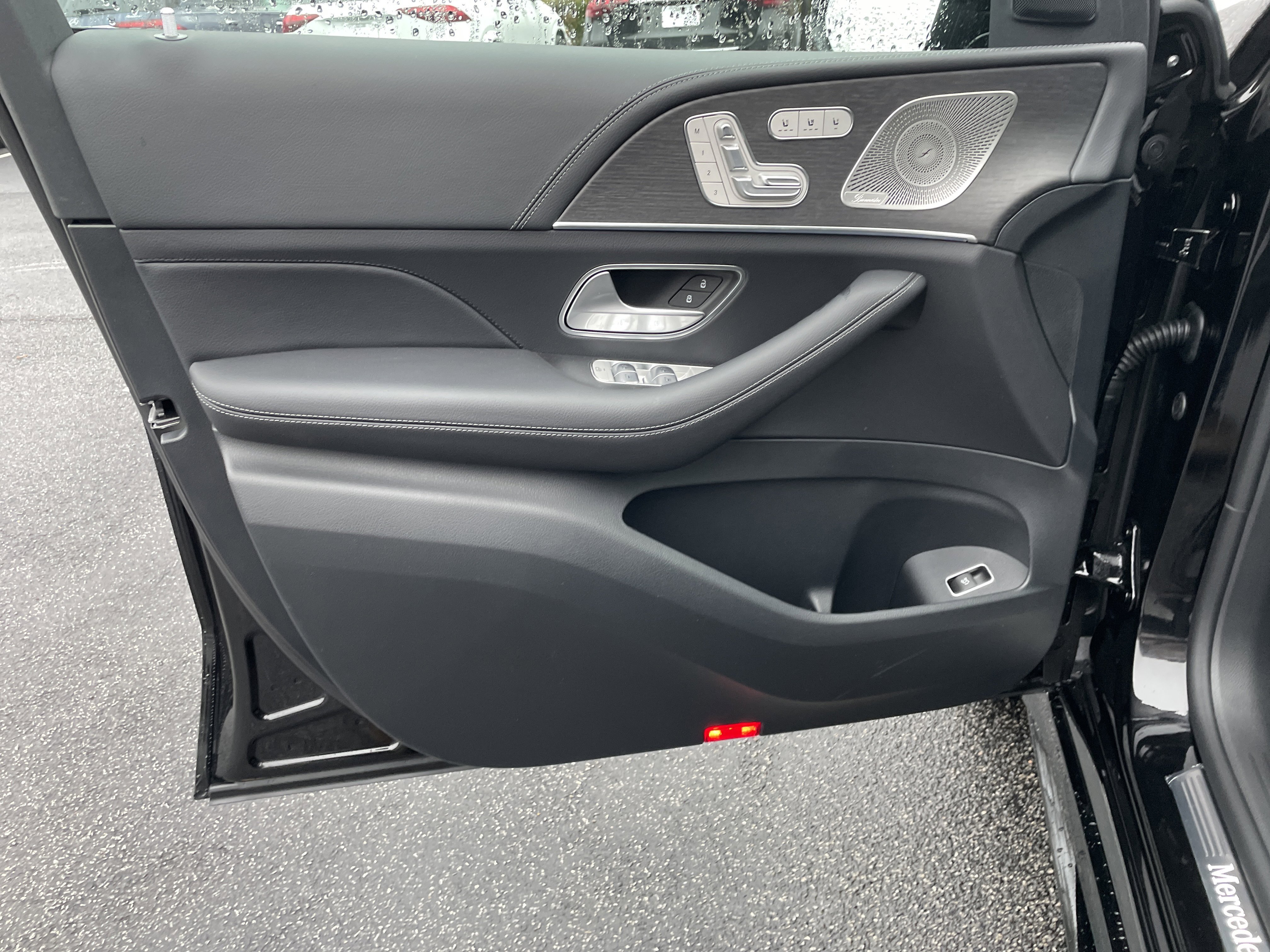 New 2026 Obsidian Black Metallic Mercedes-Benz GLE 580 4MATIC® SUV image 16