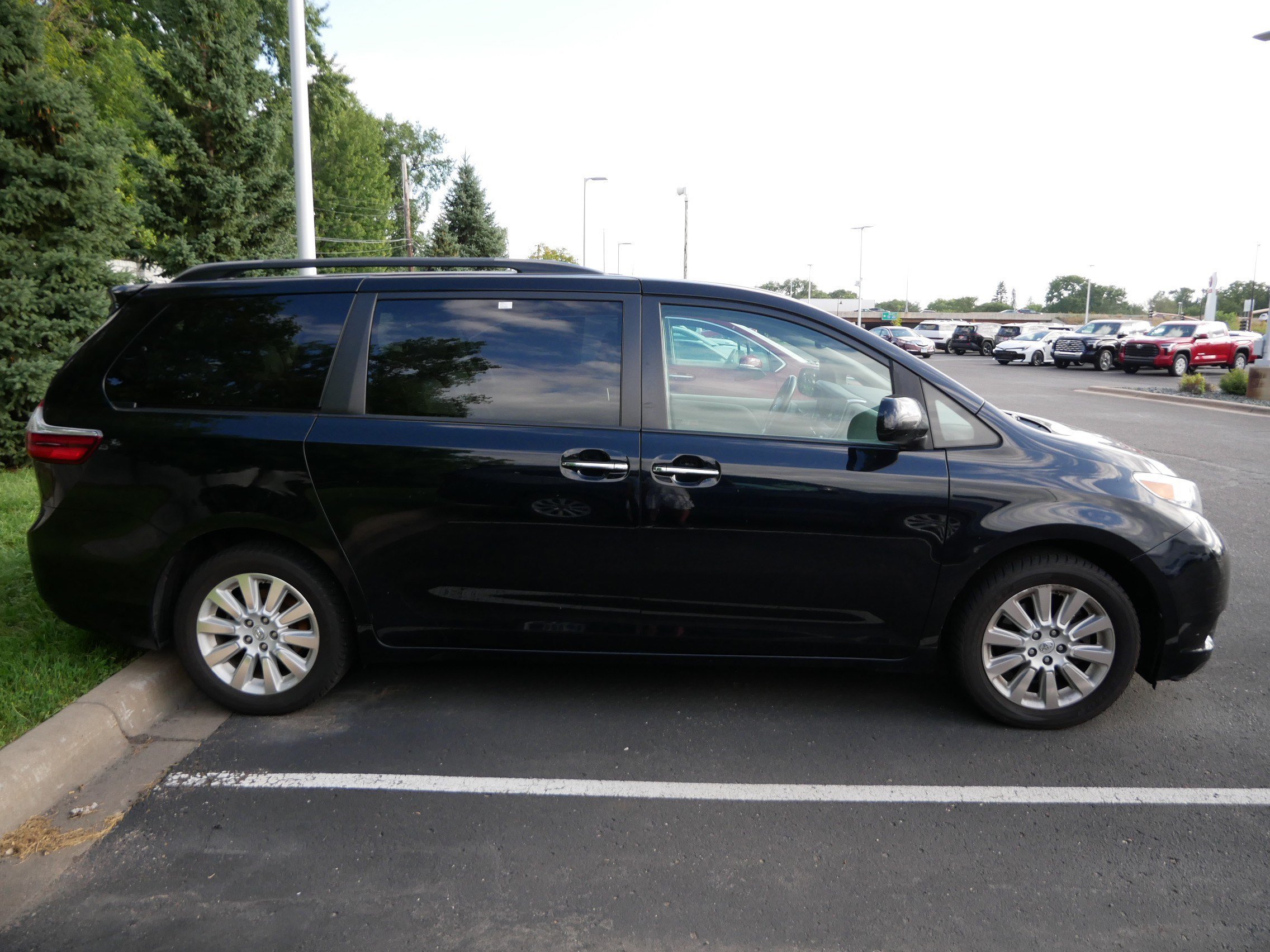 Used 2015 Attitude Black Toyota XLE Premium image 8