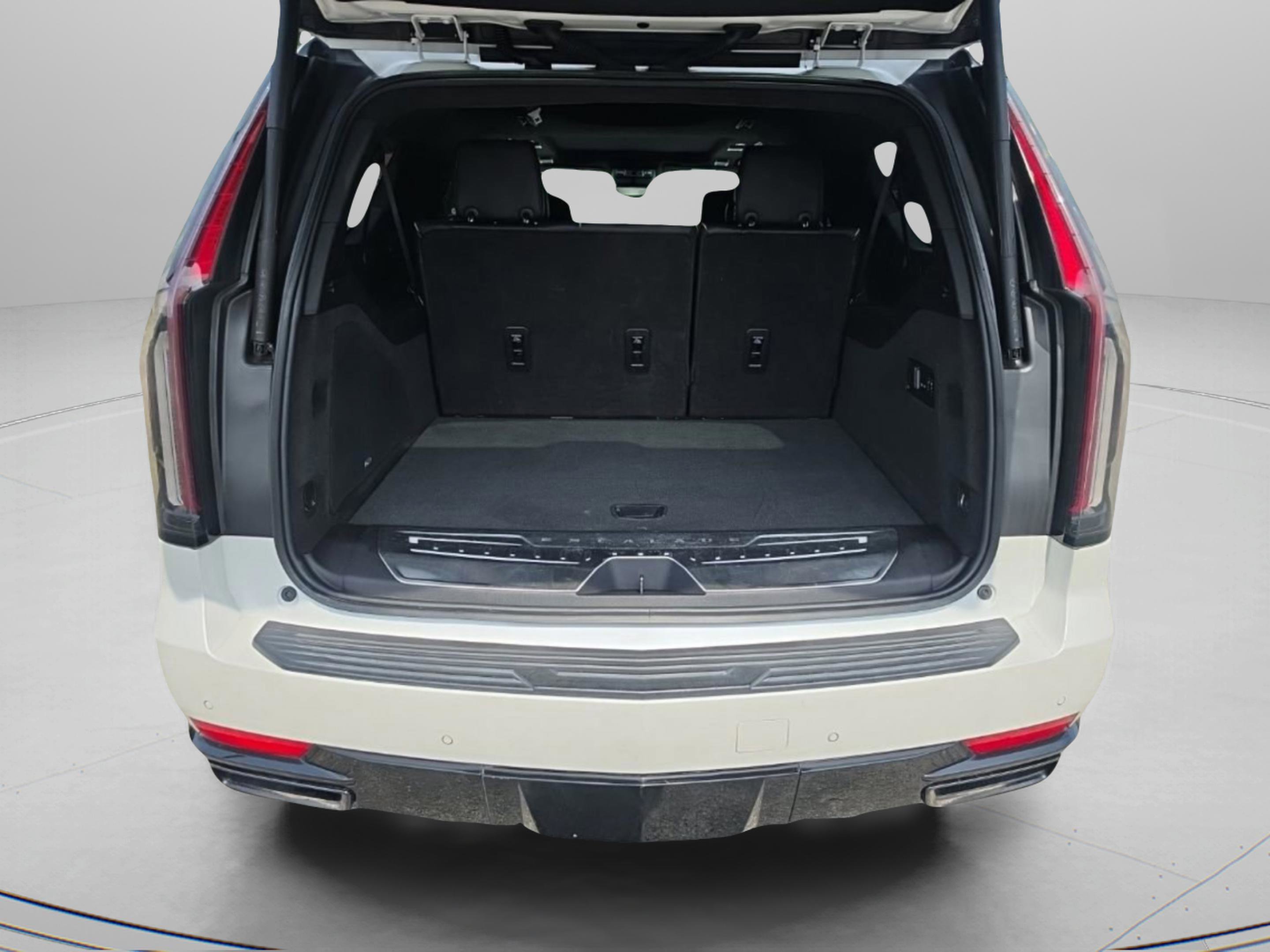 Used 2021 CRYSTAL WHITE TRICOAT Cadillac Sport Platinum image 16