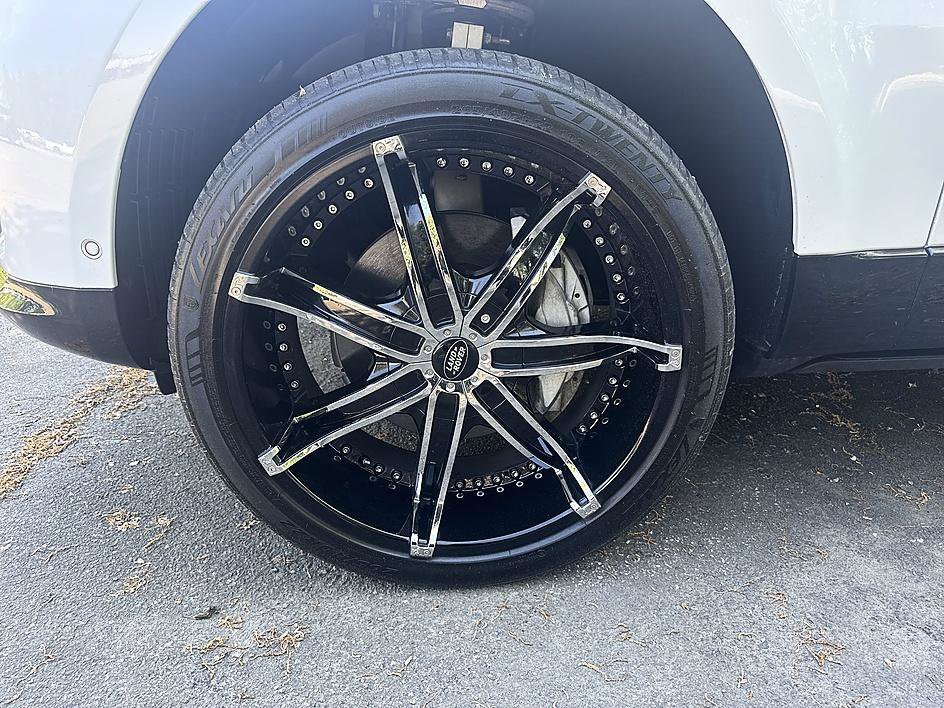Used 2018 Fuji White Land Rover HSE image 8