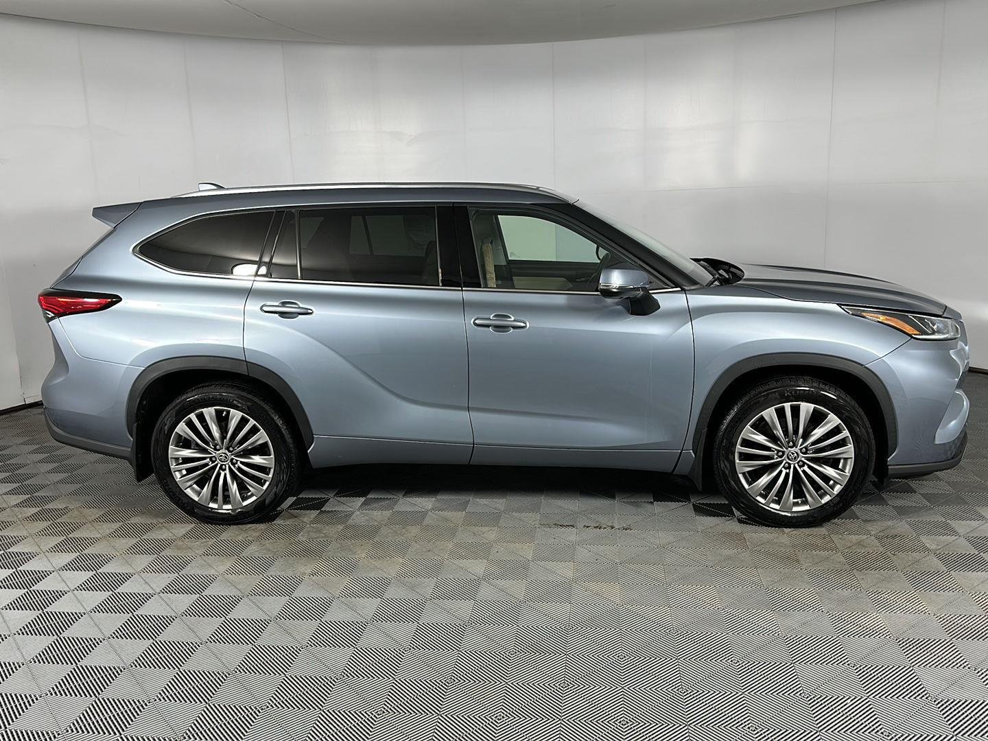 Used 2021 Moon Dust Toyota Platinum image 32