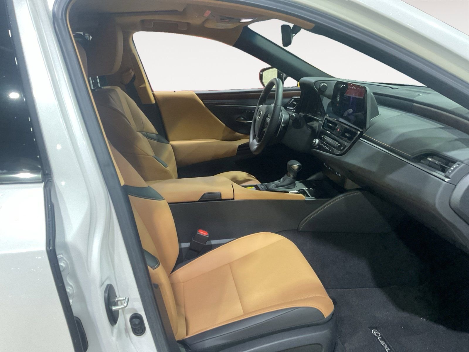 Used 2025 White Lexus 350 image 16