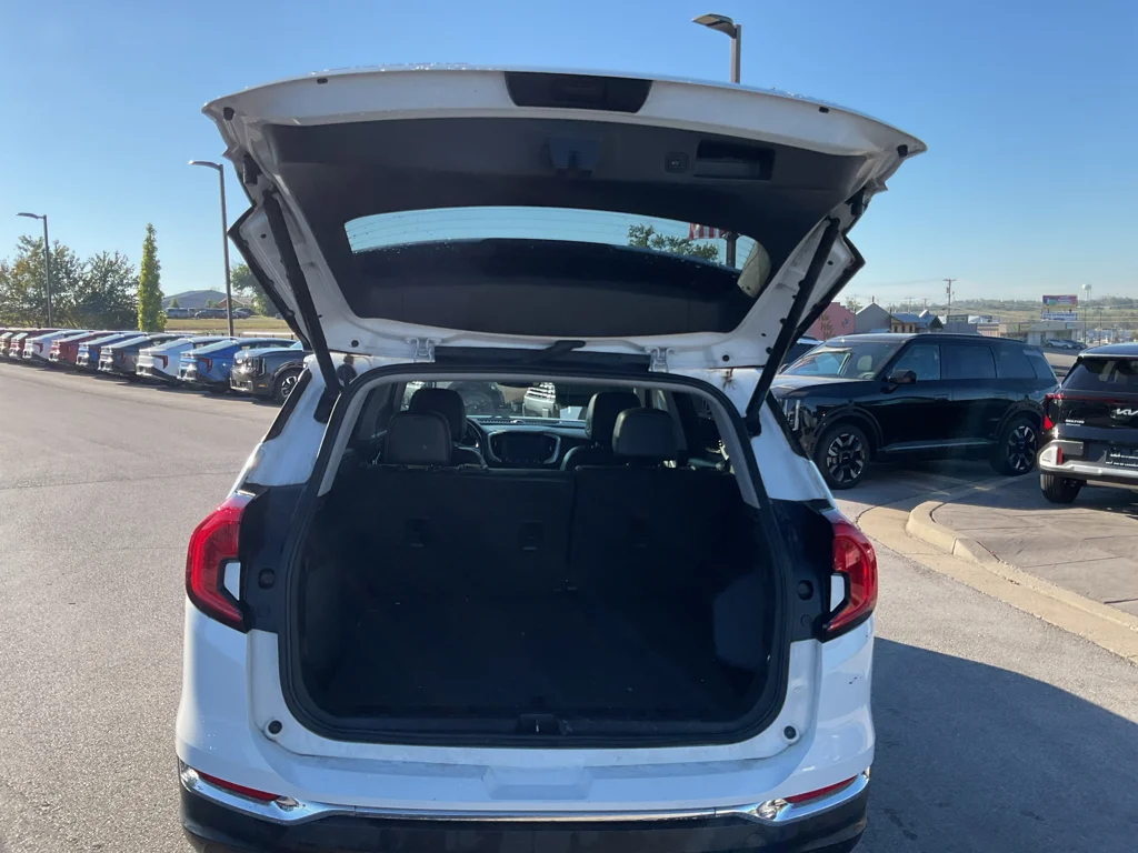 Used 2022 Summit White GMC SLT image 15