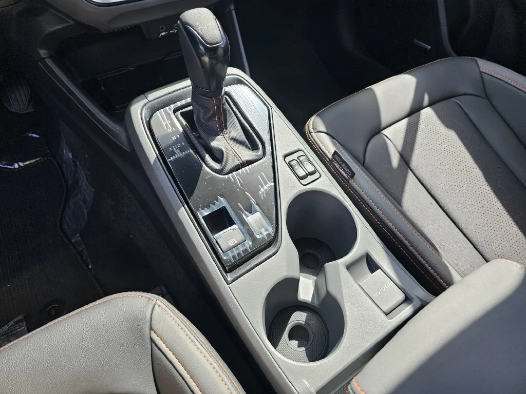 New 2027 CRYSTAL WHITE PEARL Subaru Limited image 21