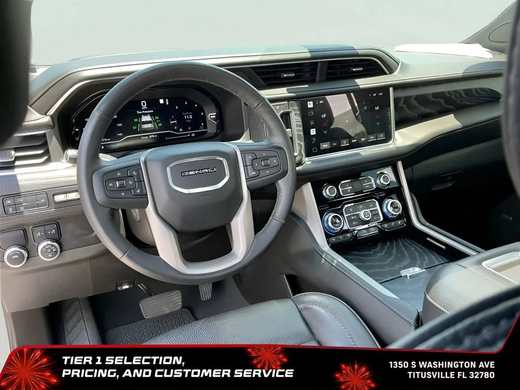 Used 2022 White Frost Tricoat GMC Denali image 29