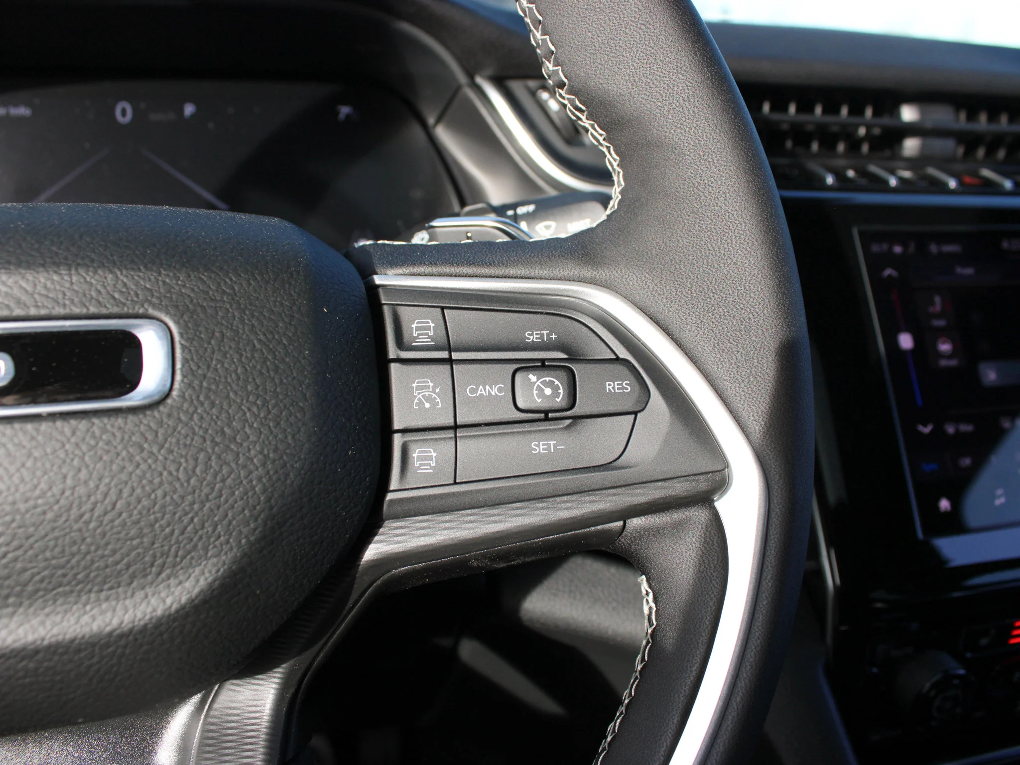 New 2025 Silver Jeep Altitude* 4x4, Sunroof, Trailer Tow Package, Heated Leather image 17