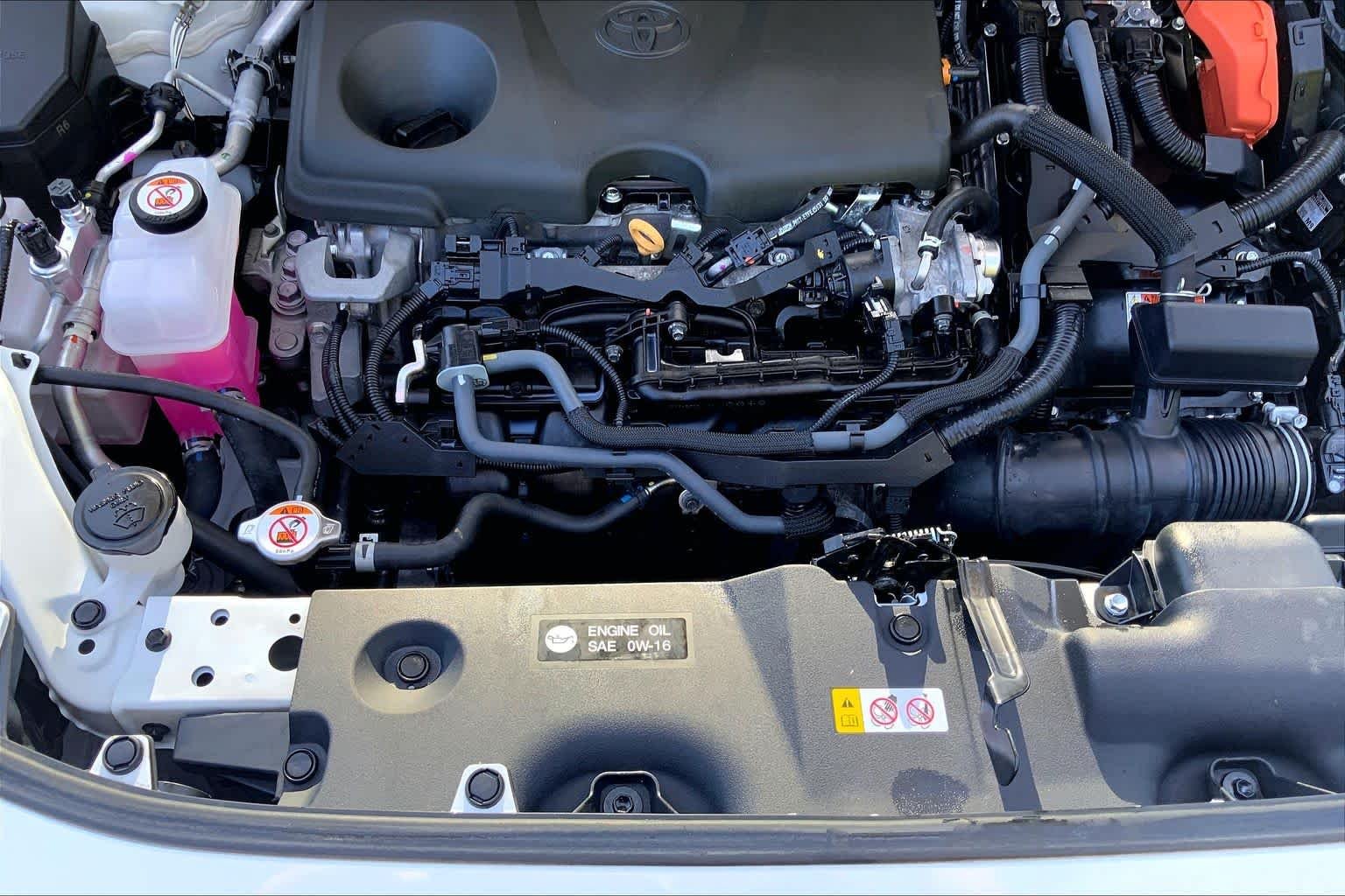 Used 2025 Ice Cap Toyota Hybrid XLE image 31