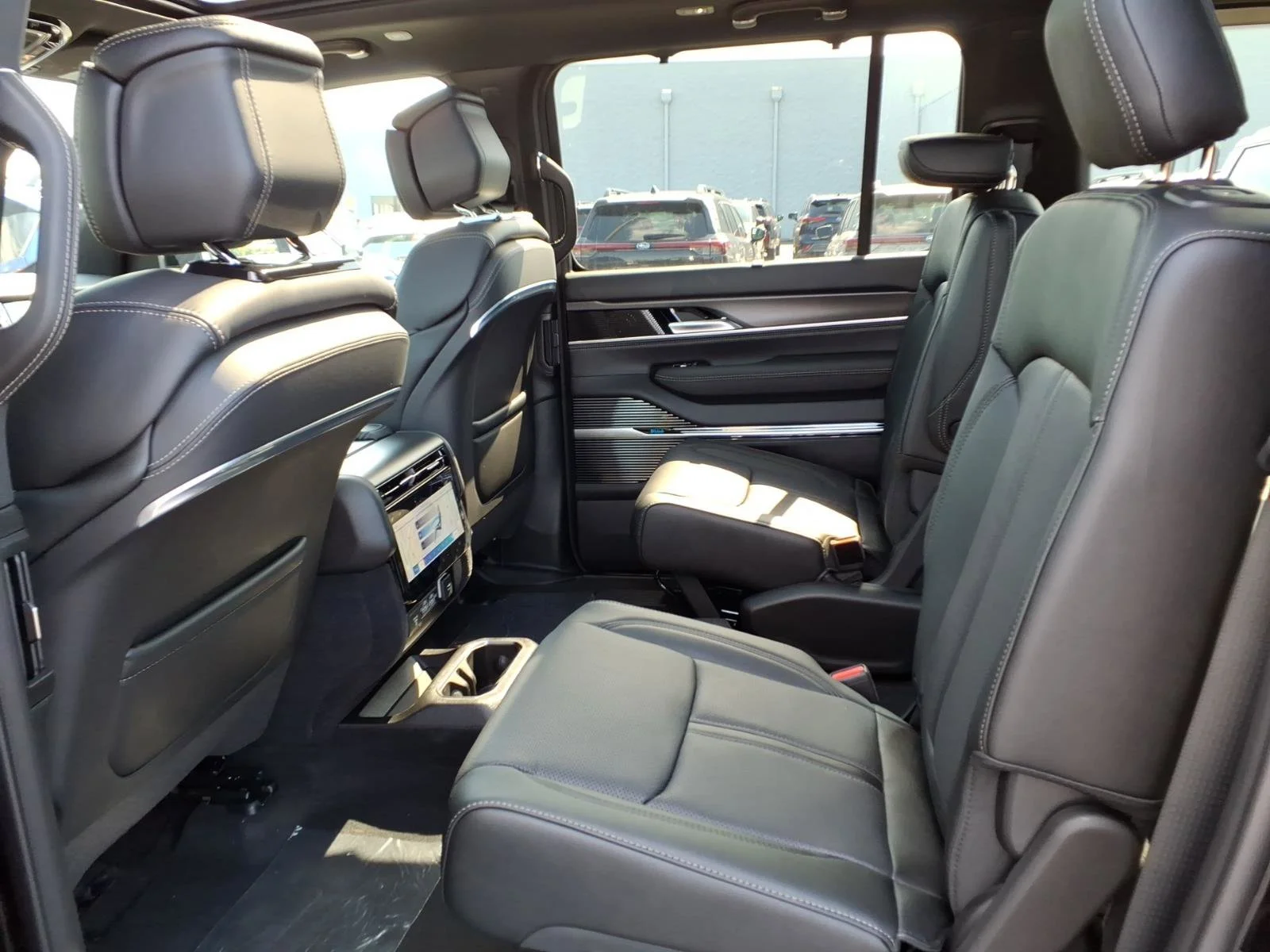 New 2026 High Gloss Black Exterior Paint Jeep Summit Obsidian image 16