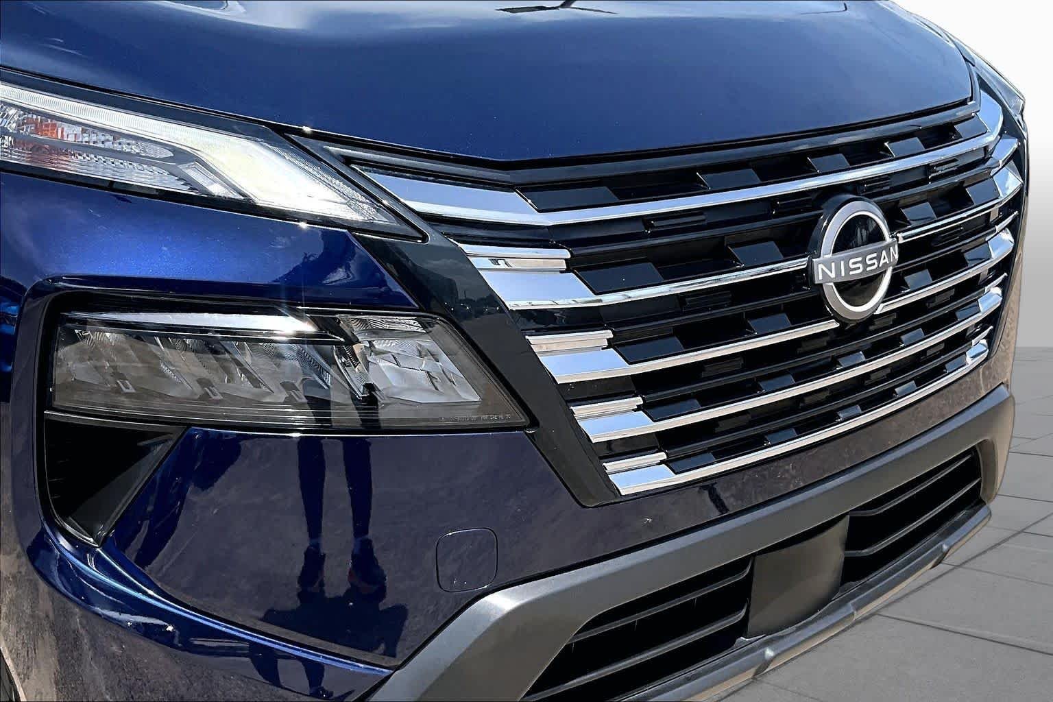 Used 2026 Deep Ocean Blue Pearl Nissan SV image 29