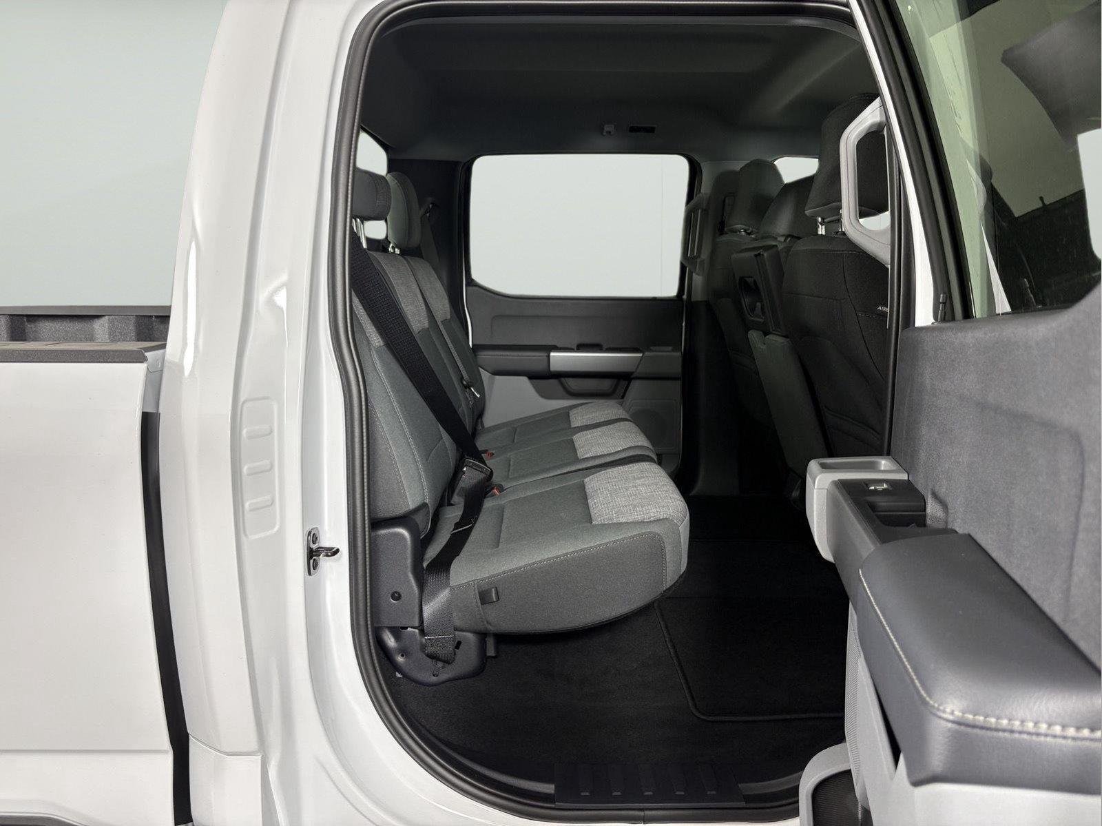 New 2026 Oxford White Ford F-350® XLT image 20