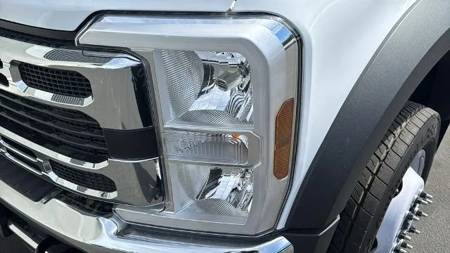 New 2024 Oxford White Ford F-450® XL image 20