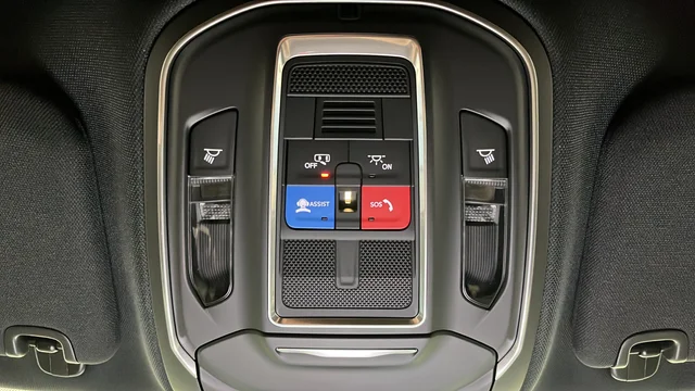 New 2026 Diamond Black Crystal Pearlcoat Jeep Laredo image 31