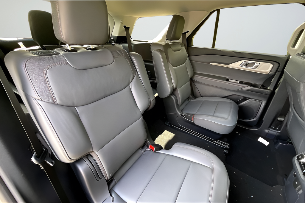 New 2026 Carbonized Gray Metallic Ford Active image 19