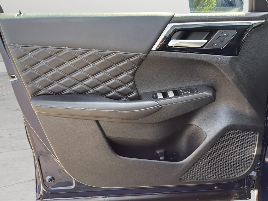 Used 2022 Black Mitsubishi SEL image 26
