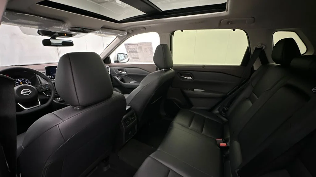 Used 2023 White Nissan SV image 22
