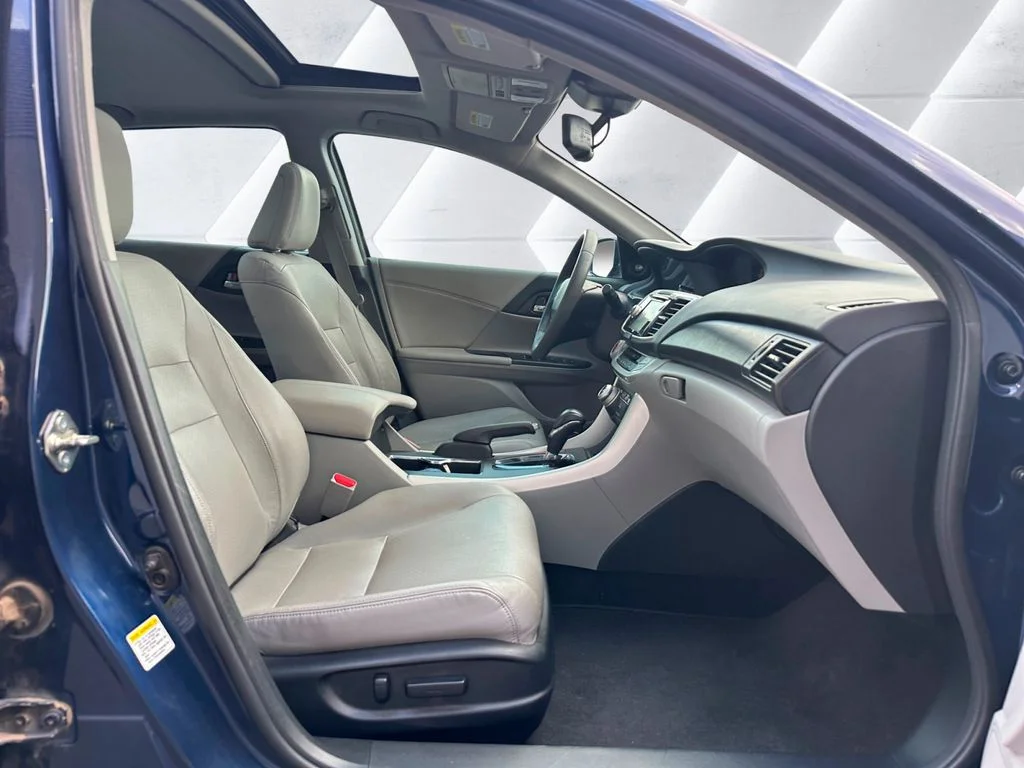 Used 2015 Blue Honda EX-L image 13