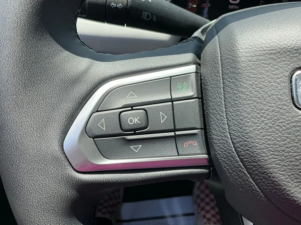 Used 2025 White Jeep Limited image 34
