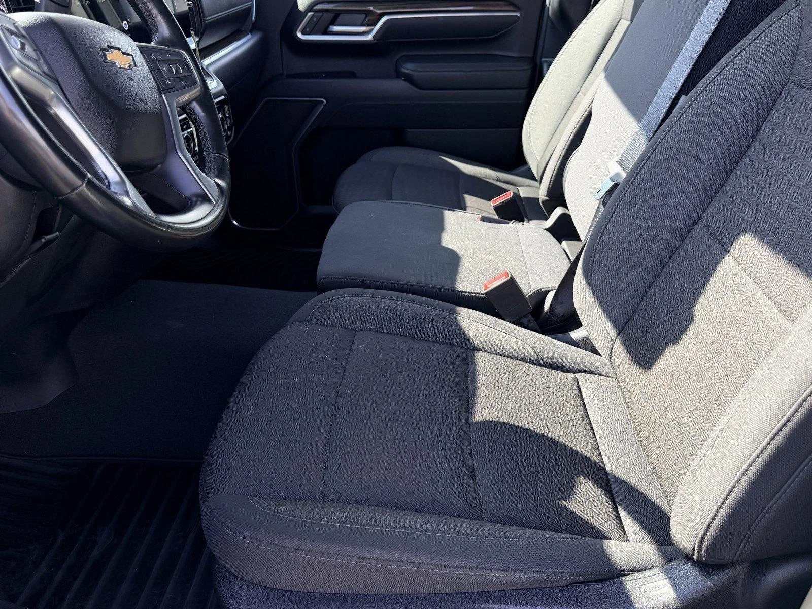 Used 2025 Summit White Chevrolet LT image 17