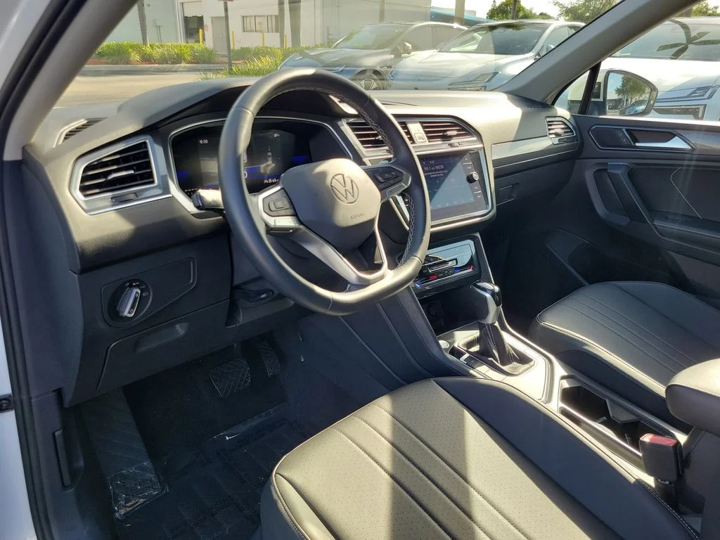 Used 2023 White Volkswagen 2.0T SE image 19