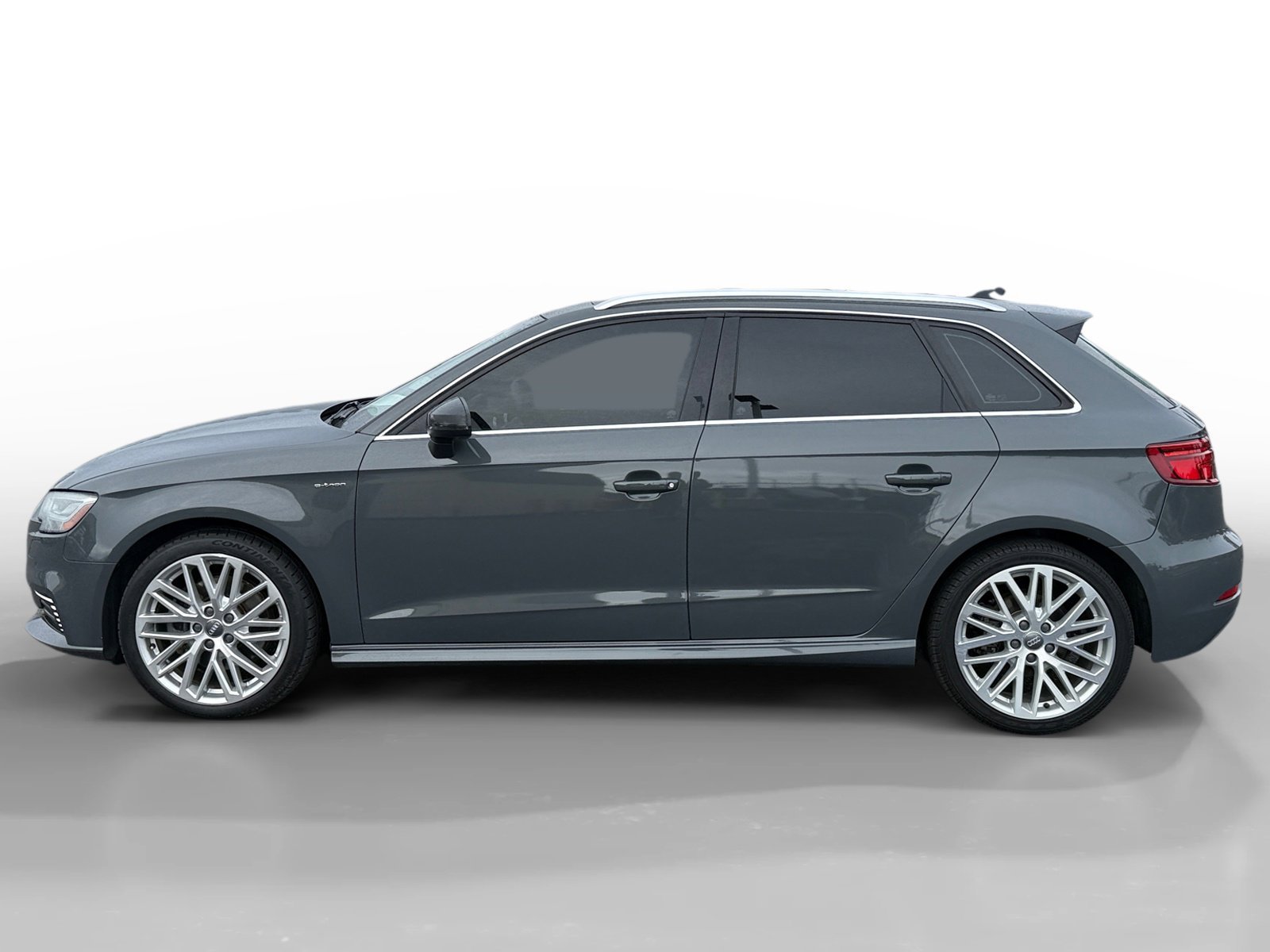 Used 2018 Gray Metallic Audi 1.4T Premium image 2