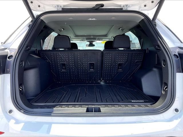 Used 2024 Summit White Chevrolet LT image 29