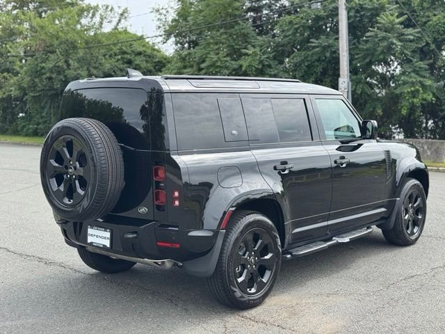 Used 2023 Black Land Rover X-Dynamic SE image 5
