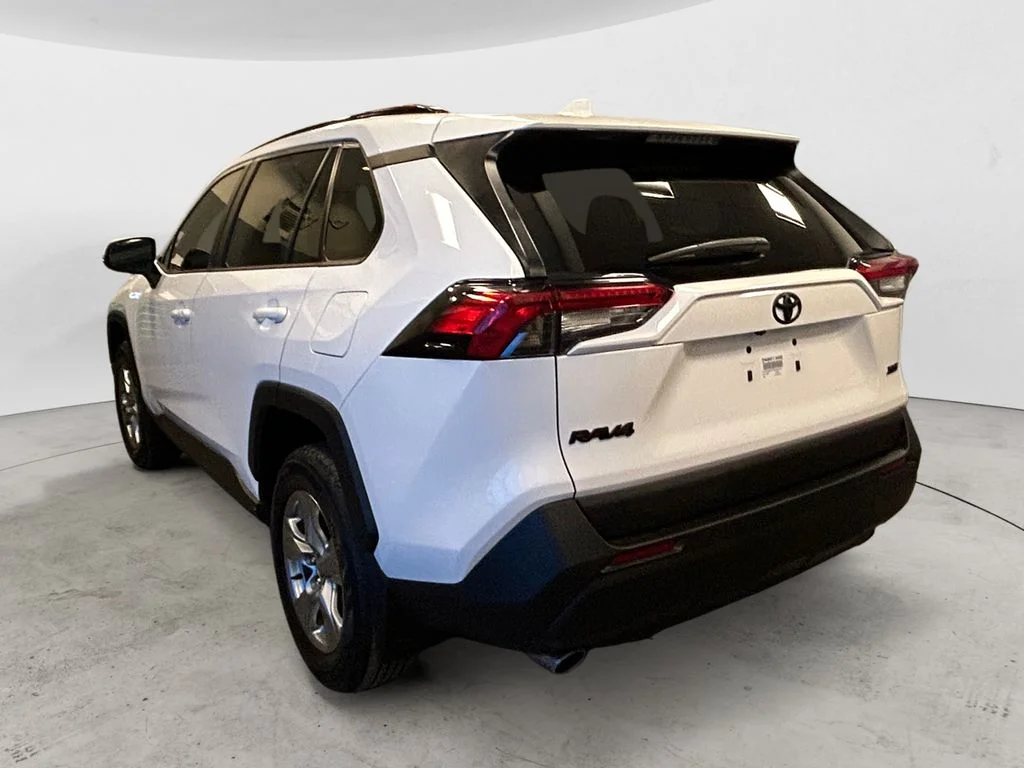 Used 2024 Ice Cap Toyota XLE image 3
