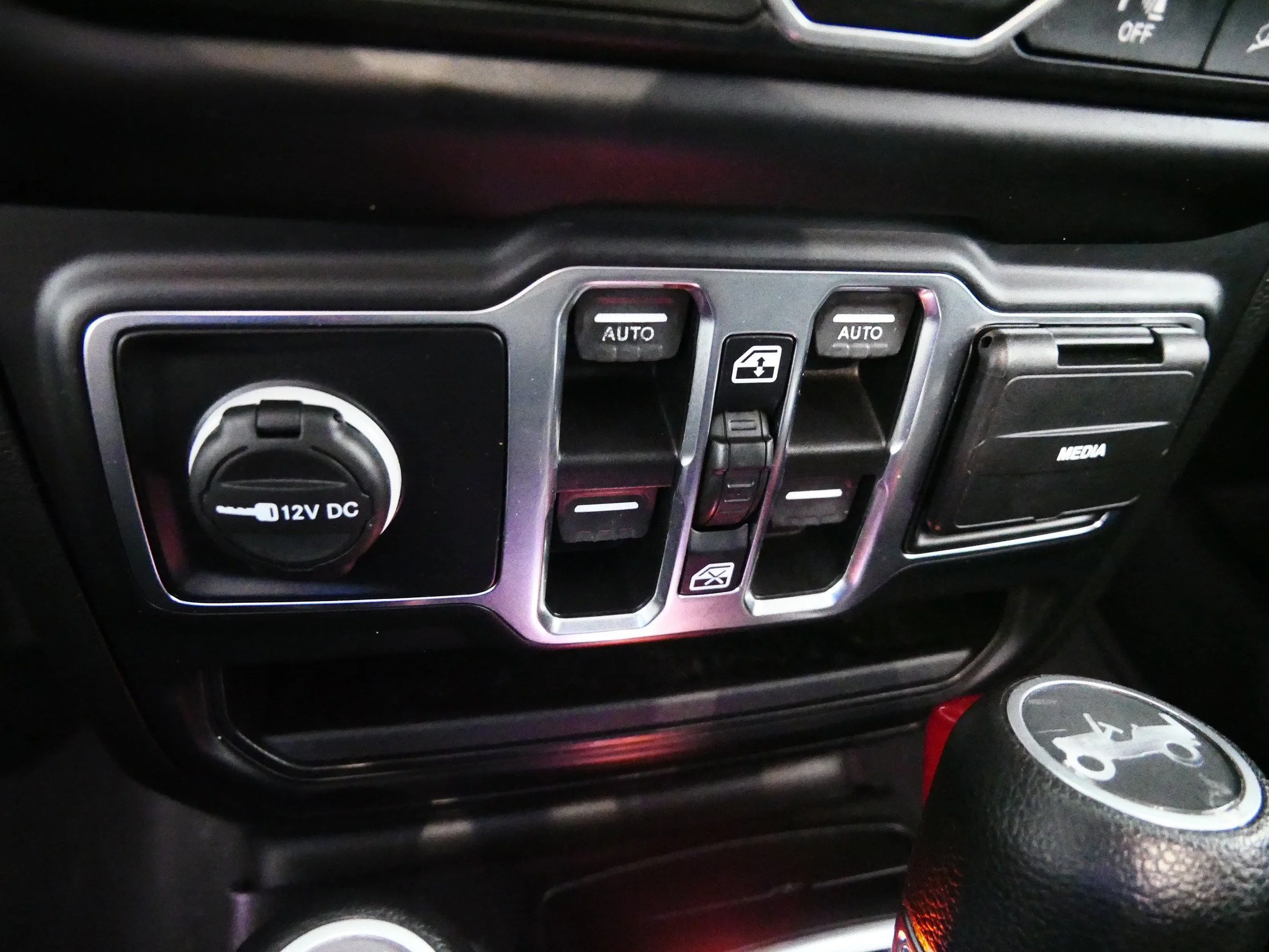 Used 2019 Black Clearcoat Jeep Sahara image 30