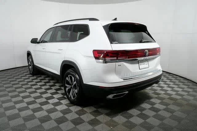 New 2026 Opal White Pearl Volkswagen 2.0T SE image 4