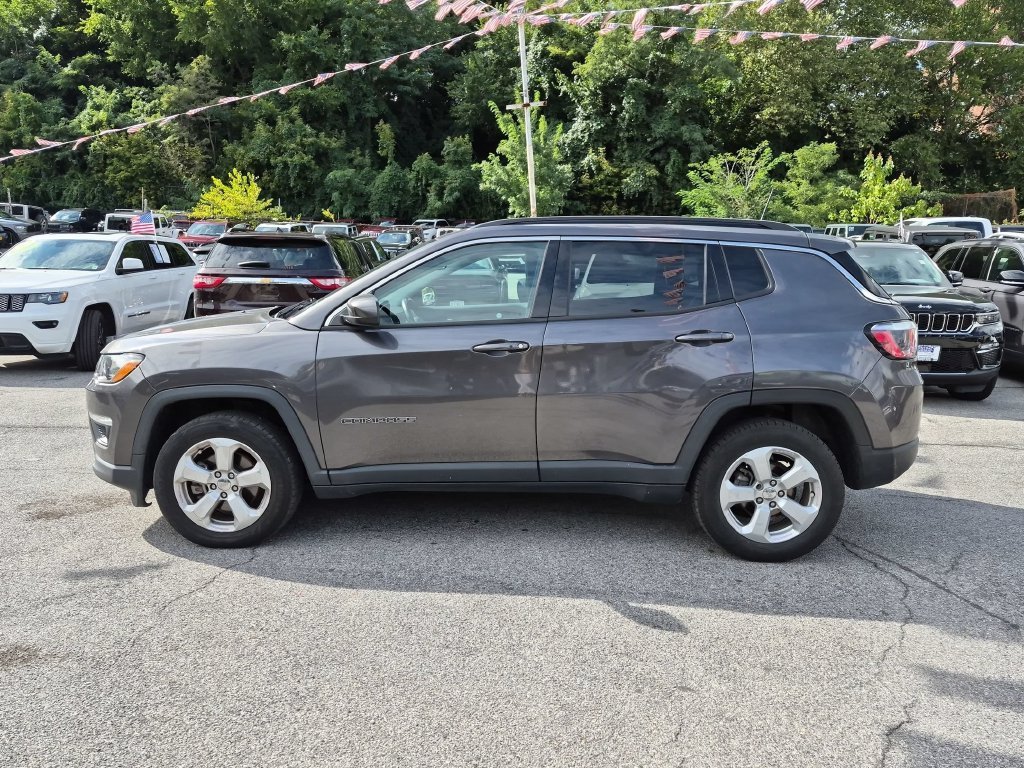 Used 2019 Gray Jeep Latitude image 9