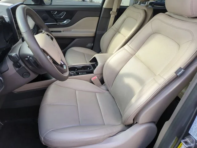 Used 2023 Gray Lincoln Standard image 14