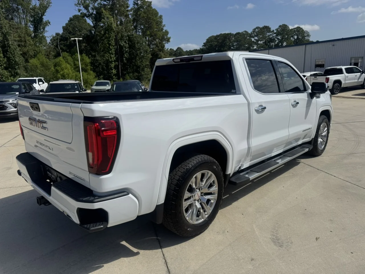 Used 2023 SUMMIT WHITE GMC Denali image 6