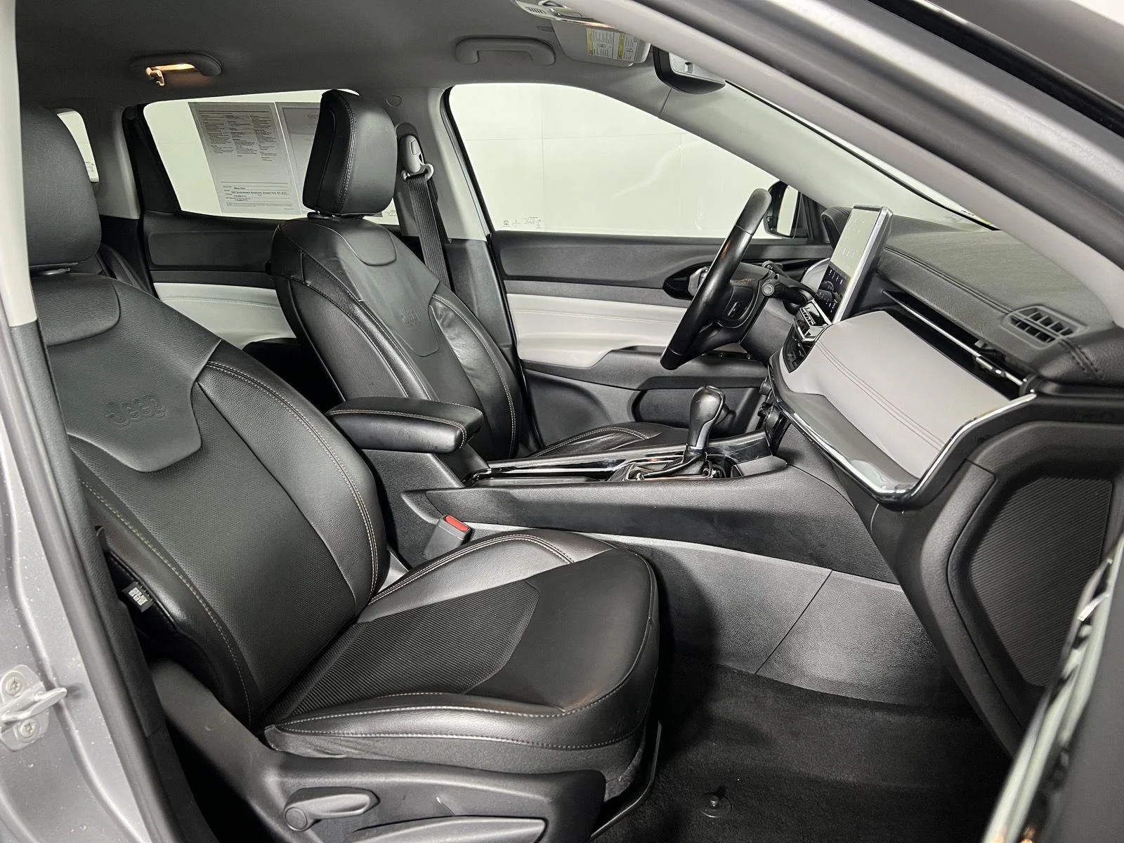 Used 2022 Gy Jeep Limited image 22