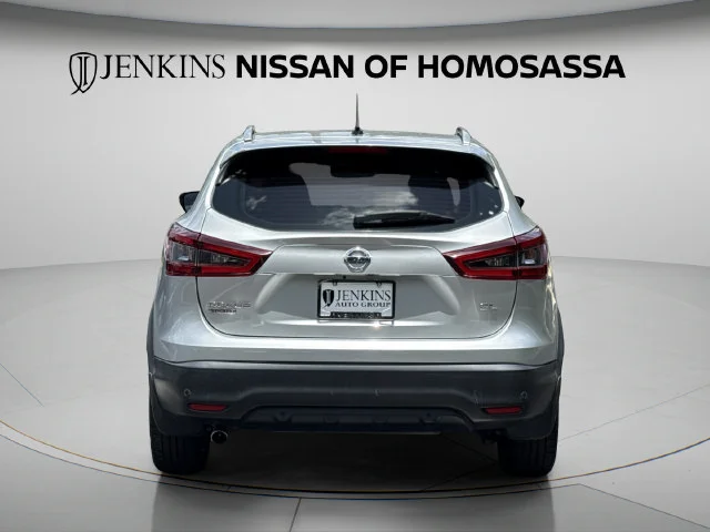 Used 2021 Silver Nissan SL image 9