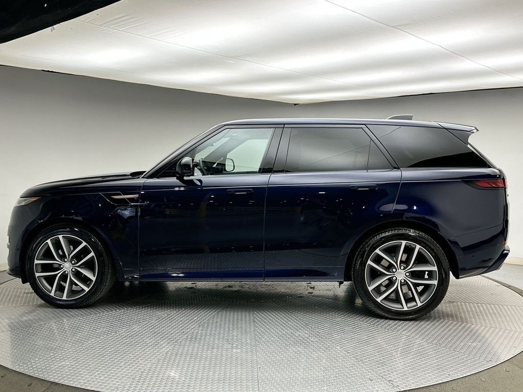 Used 2023  Land Rover SE Dynamic image 10