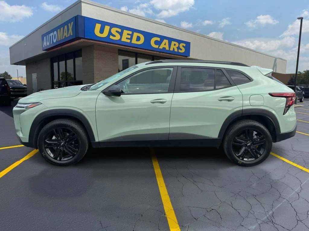 Used 2024 Green Chevrolet ACTIV image 8