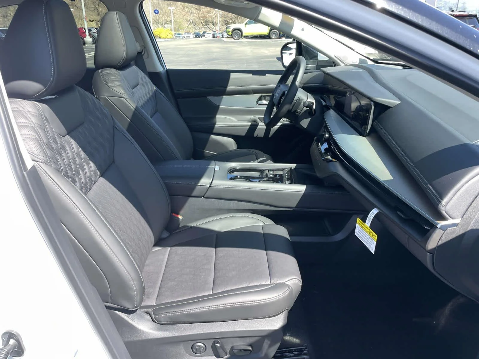 New 2026 Everest White Pearl Tricoat/Super Black Nissan Platinum image 22