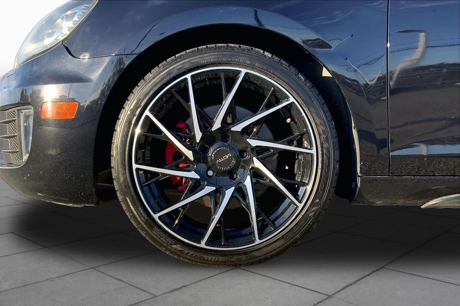Used 2013 Deep Black Pearl Metallic Volkswagen Drivers Edition image 9
