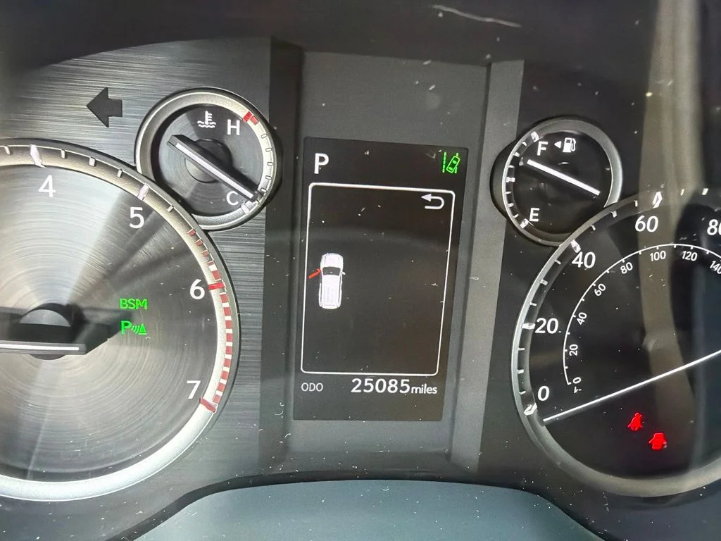 Used 2023 White Lexus 460 image 12