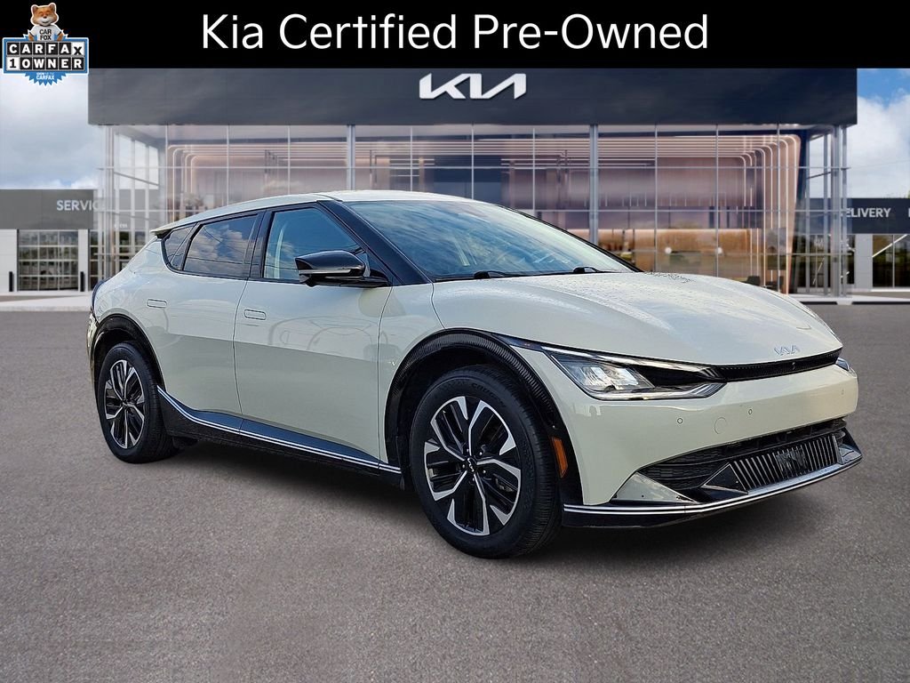 Certified Used 2024 White Kia Wind image 1