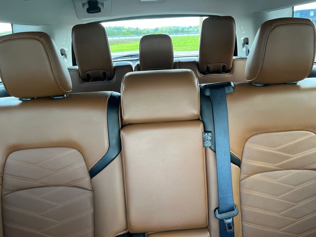 Used 2025 Gray Nissan Platinum image 23