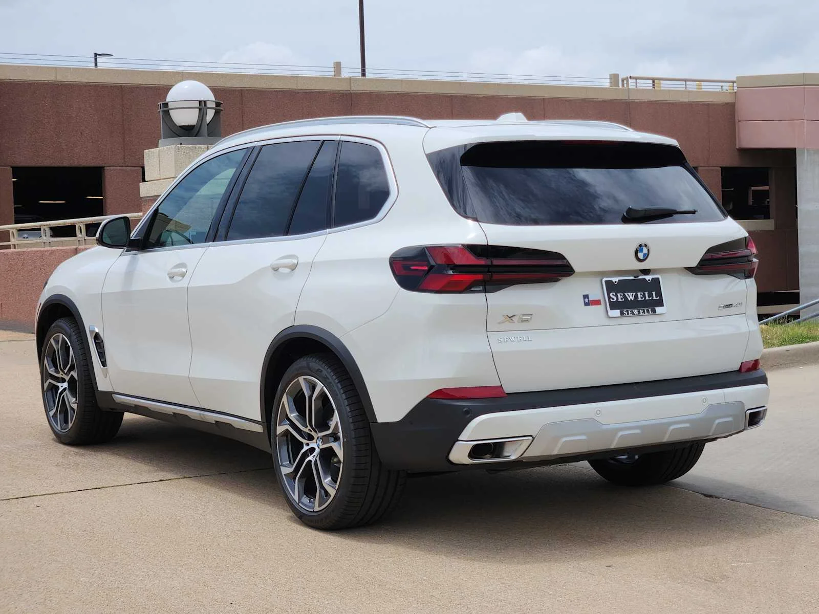 New 2026 Alpine White BMW sDrive40i image 3