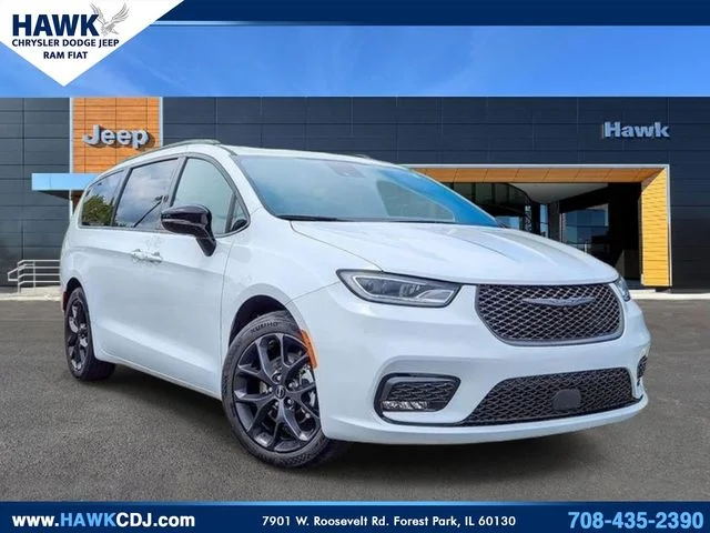 2025 Chrysler Pacifica Limited's photo
