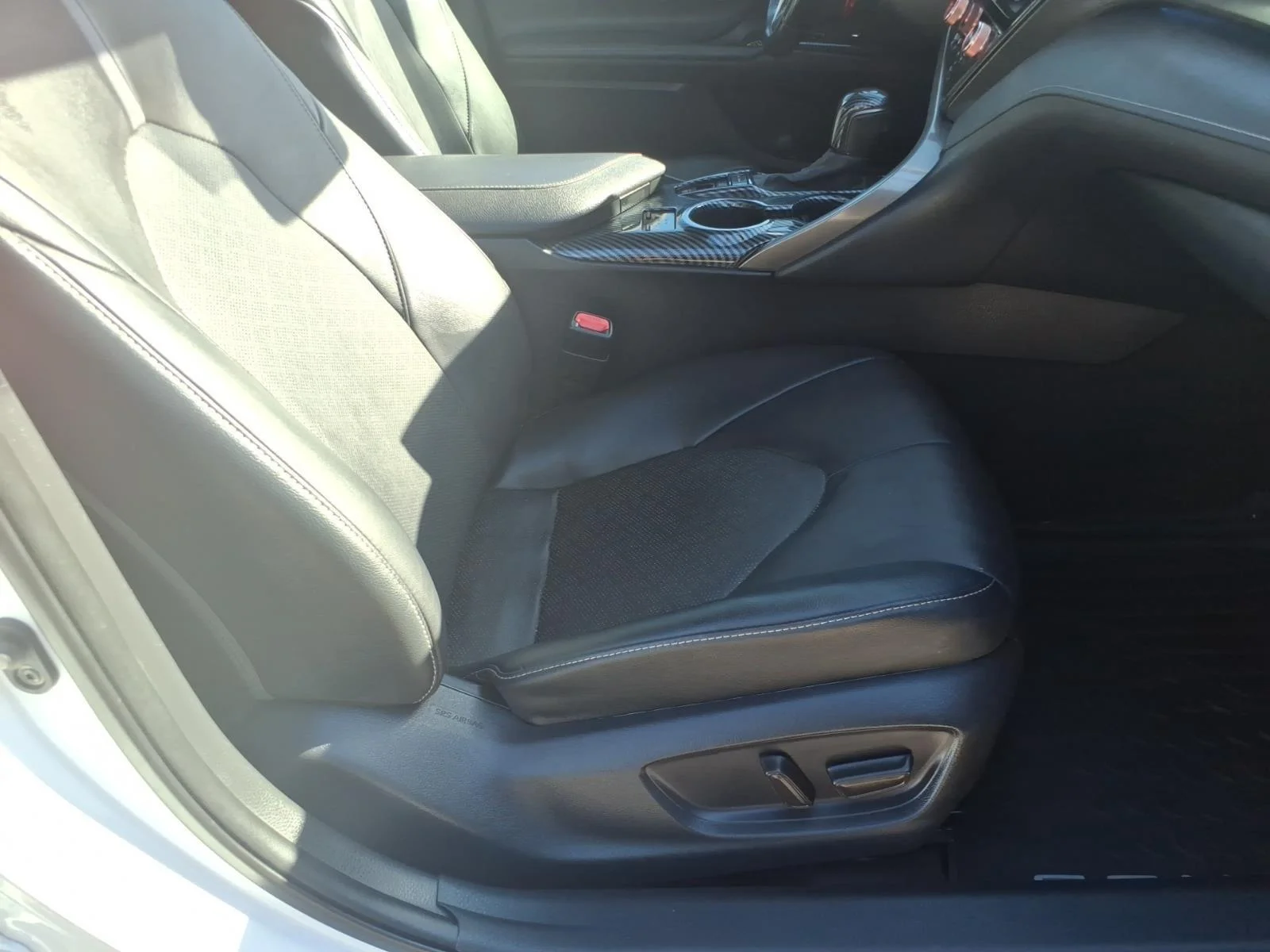 Used 2021 Wind Chill Pearl Toyota XSE image 19